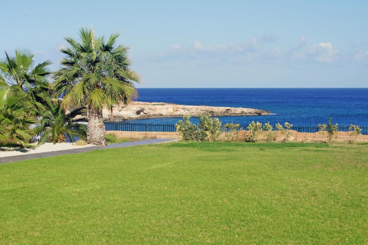 Lucile - Coralli Beachfront Apartment Paralimni Exterior foto